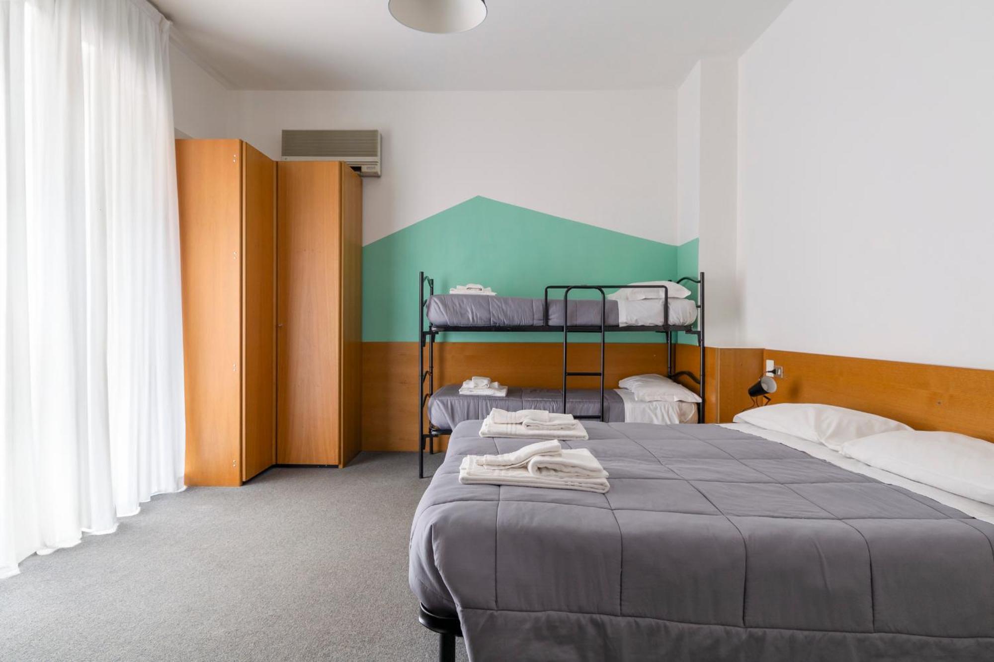 Hostel Uniho *